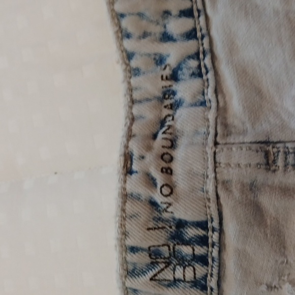 Womans No Boundries Short Button Fly PreWash Jean Shorts Sz17 Juniors - Picture 4 of 8